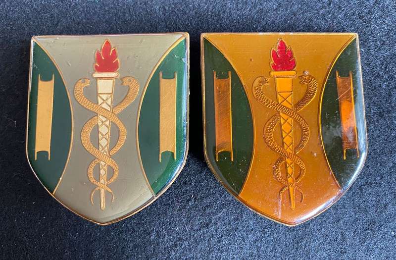 JOHANNESBURG AMBULANCE FLASH PAIR-ONE PIN MISSING