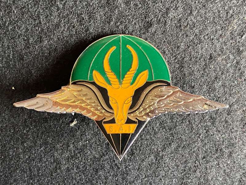PROPOSED 1 PARACHUTE BATTALION-METAL BERET BADGE- 2 PINS