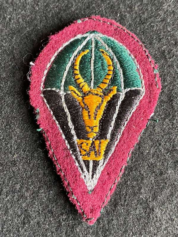 1 PARA BATTALION NON AIRBORNE QUALIFIED BERET BADGE- SCARCE
