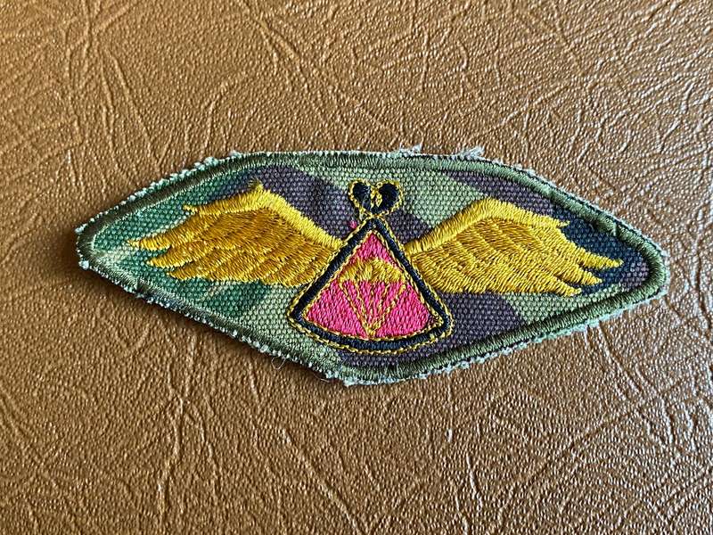 LESOTHO DEFENCE FORCE PARACHUTE WING-RED CENTRE