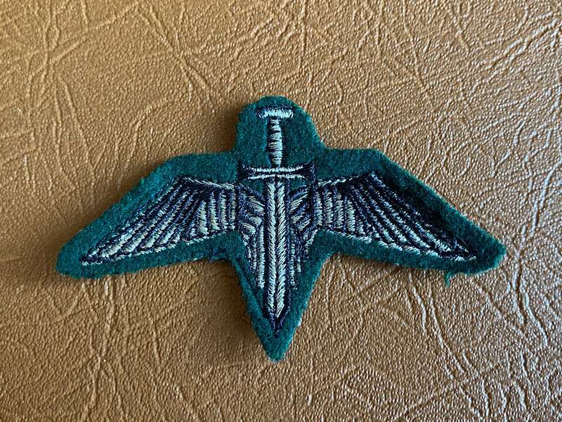 BOPHUTHATSWANA DEFENCE FORCE TASK FORCE (SPECIAL FORCES) BERET BADGE-GREEN FELT BACKING