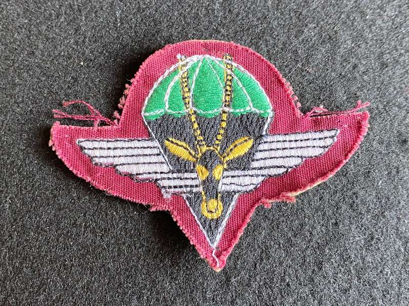 SWA PARACHUTE BATTALION BERET BADGE- BLACK FACE VARIATION