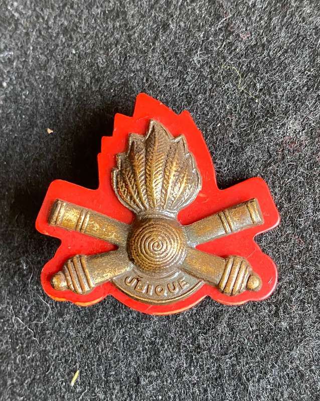 10 ARTILLERY BRIGADE BERET BADGE (SMALLER) FROM 1987- 2 PINS