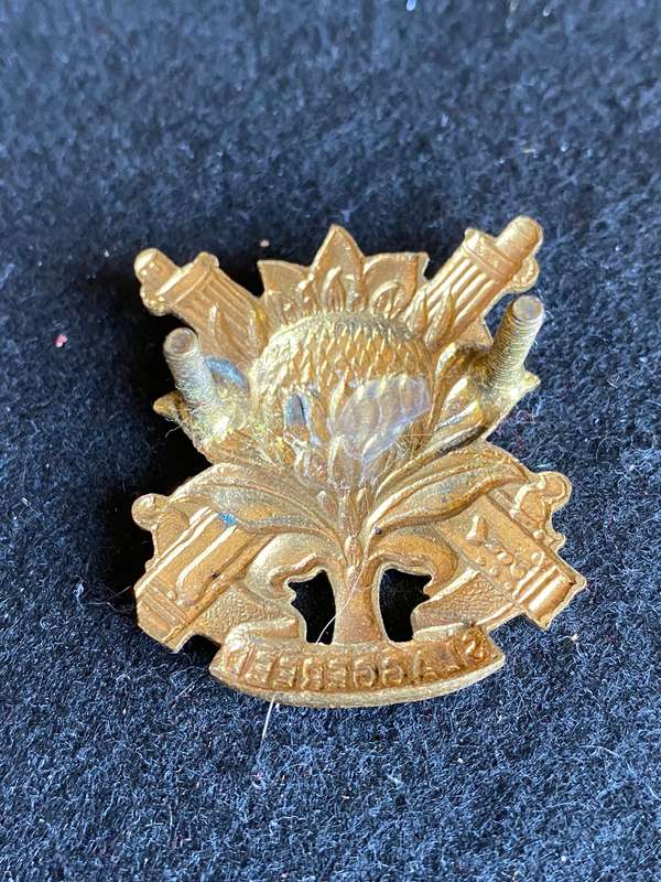 REGT. LANGENHOVEN GILT CAP BADGE-WORN FROM 1964- 2 LUGS