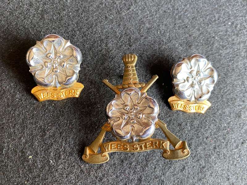 REGT. EAST RAND BI/METAL CAP AND COLLARS-WORN FROM 1962-LUGS + PINS INTACT