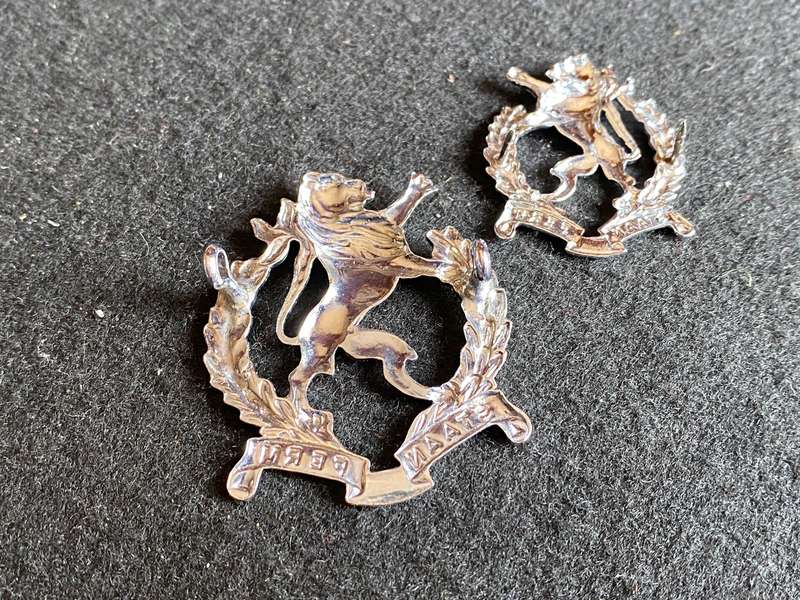 REGT. HIGHVELD CAP AND COLLAR,IN CHROME-WORN FROM 1976-LUGS + PINS COMPLETE
