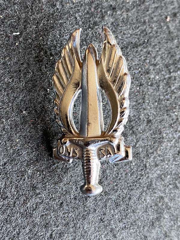 REGT NORTHERN TRANSVAAL CHROME CAP BADGE-WORN POST 1976-LUGS COMPLETE