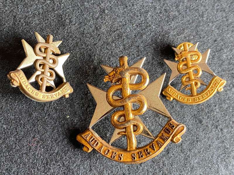 SA MEDICAL SERVICES BI/METAL CAP AND COLLARS-WORN FROM 1983-LUGS + PINS INTACT