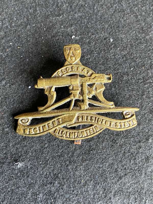 REGT. PRESIDENT STEYN CAP BADGE-WORN WW2
