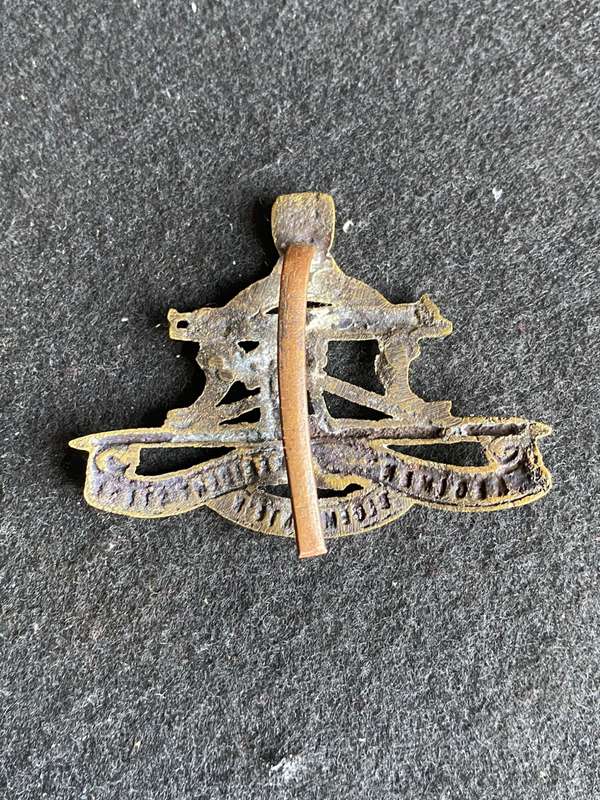REGT. PRESIDENT STEYN CAP BADGE-WORN WW2
