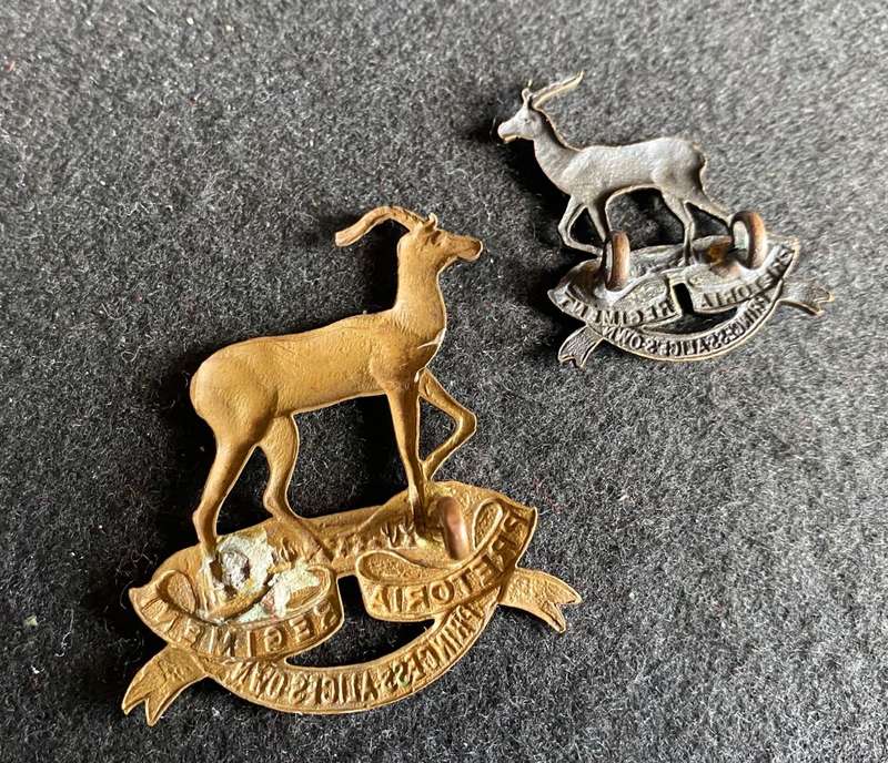 PRETORIA REGT. CAP AND ONE COLLAR- ONE LUG MISSING- WORN 1939-45