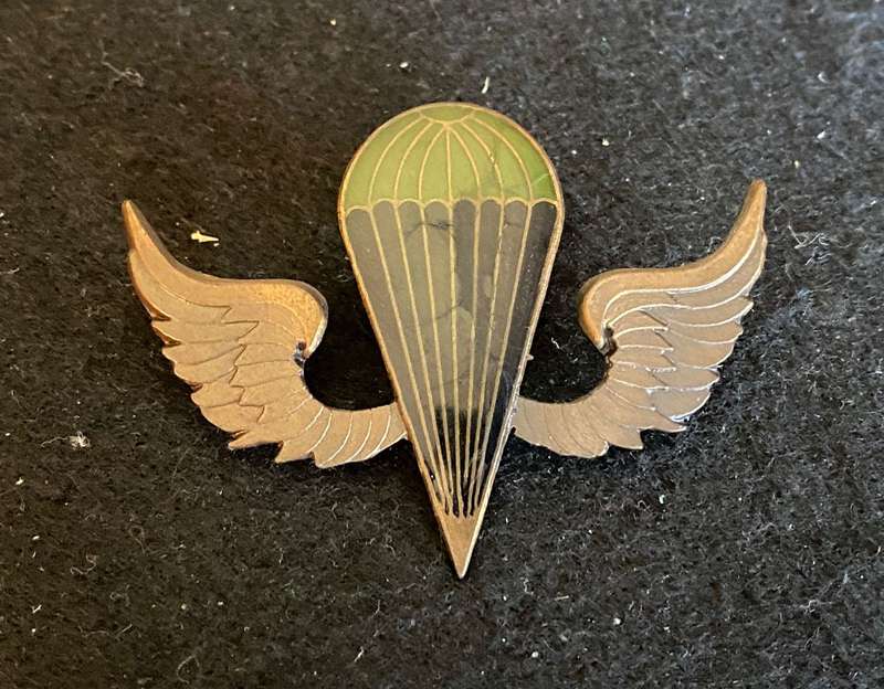 KENYA ARMY NIGHT JUMP WING- 2 PINS