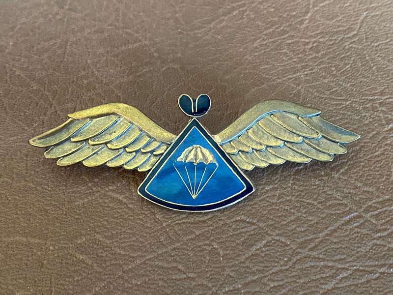 LESOTHO ARMY 1ST SERIES FEE FALL PARACHUTE WINGS-NUMBERED