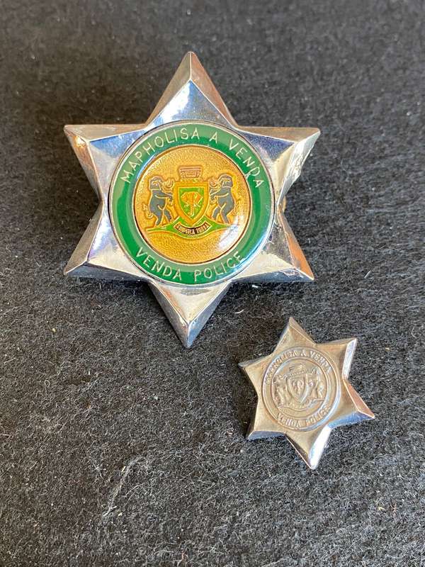 VENDA POLICE,OFFICERS CAP AND COLLAR-LUGS + PINS INTACT