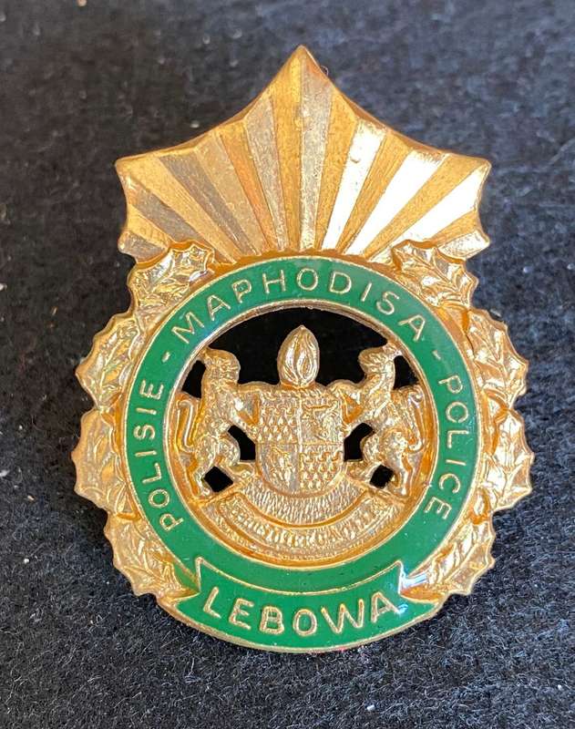 LEBOWA POLICE OFFICERS CAP BADGE