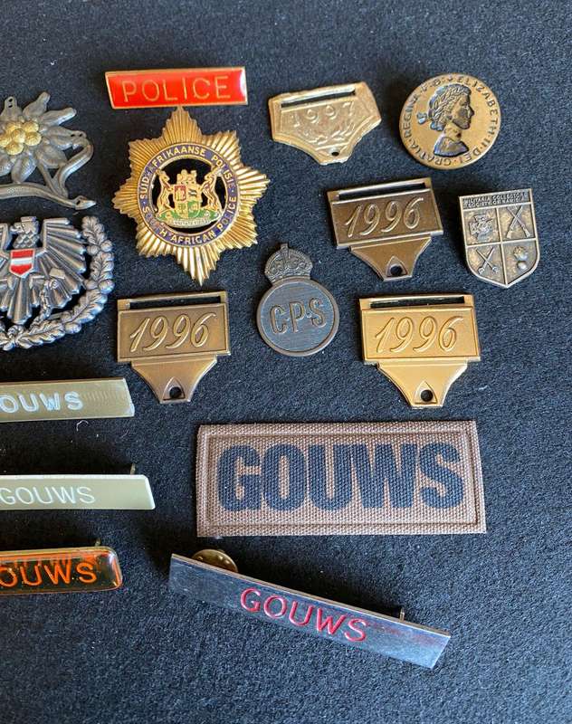 MIXED MILITARY LOT OF 18 ITEMS IN TOTAL-SOLD TOGETHER