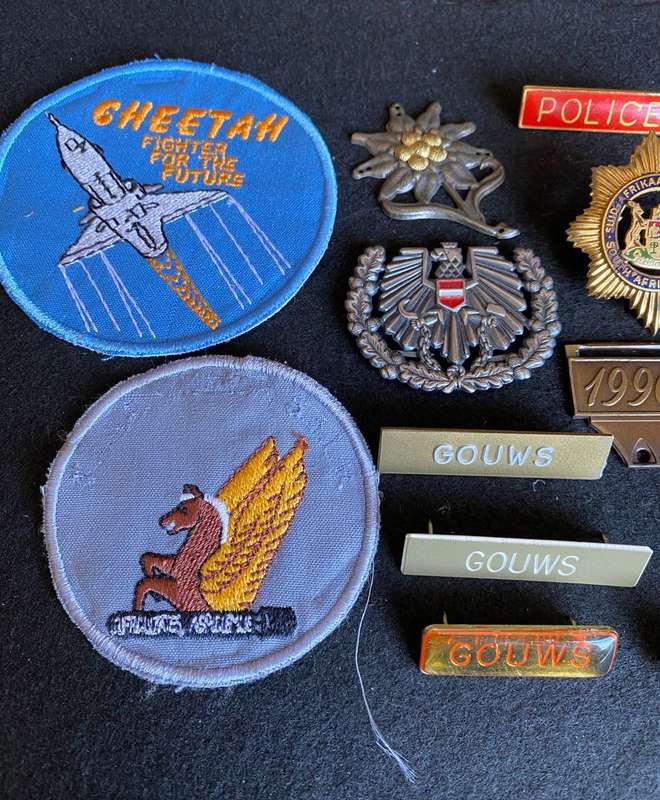 MIXED MILITARY LOT OF 18 ITEMS IN TOTAL-SOLD TOGETHER