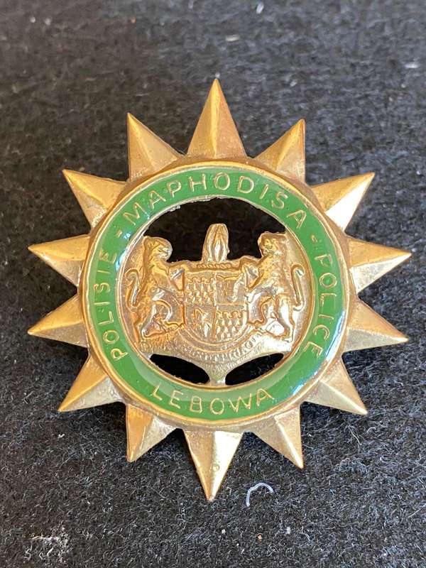 LEBOWA POLICE OFFICERS CAP BADGE- 2 LUGS