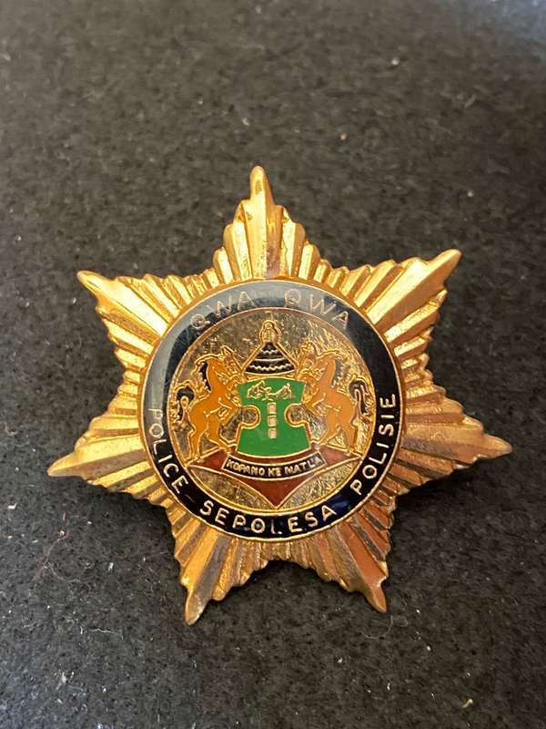 QWA QWA POLICE OFFICERS CAP BADGE- 2X SCREW LUGS