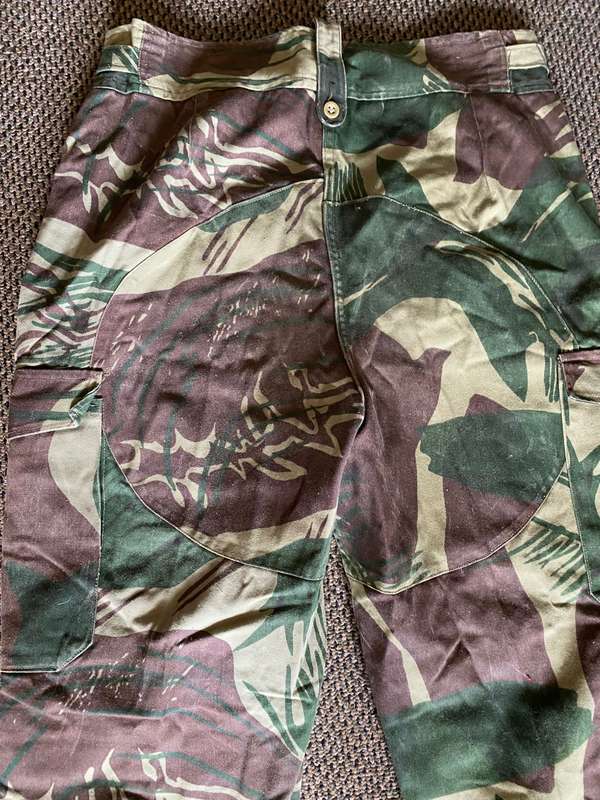 RHODESIAN CAMO TROUSERS,PLEASE LOOK AT PICTURES FOR SIZE,REINFORCED BACKSIDE-PIPE LENGTH 72CM-THIS T