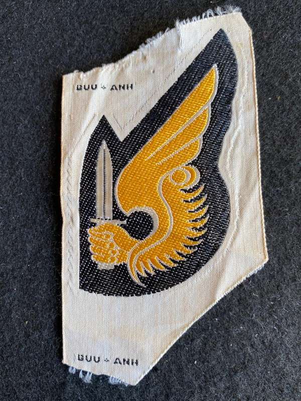 ORIGINAL VIETNAM PATCH-ARVN JUMP STAUS INDICATOR BADGE -WORN ON LEFT BREAST