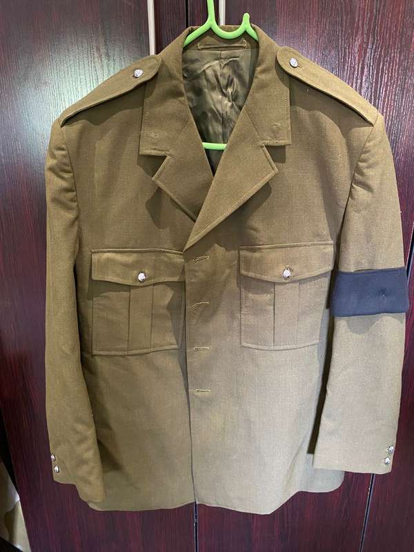 SA ARMY STEP OUT JACKET SIZE LARGE-MEASURES 55CM ARMPIT TO ARMPIT-GOOD CONDITION