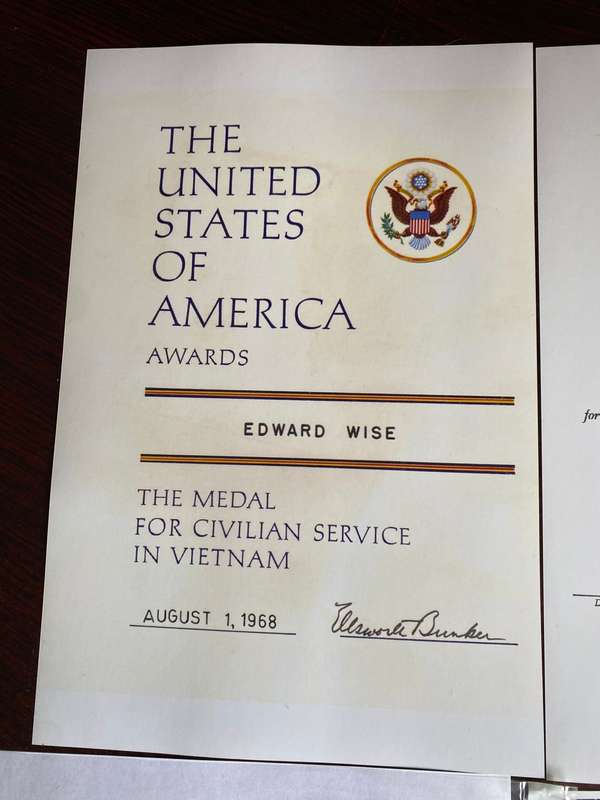 DOCUMENTS,CERTIFICATES AND PHOTOS-SOLD TOGETHER-DATED 1967 AND 1968 FROM THE VIETNAM WAR