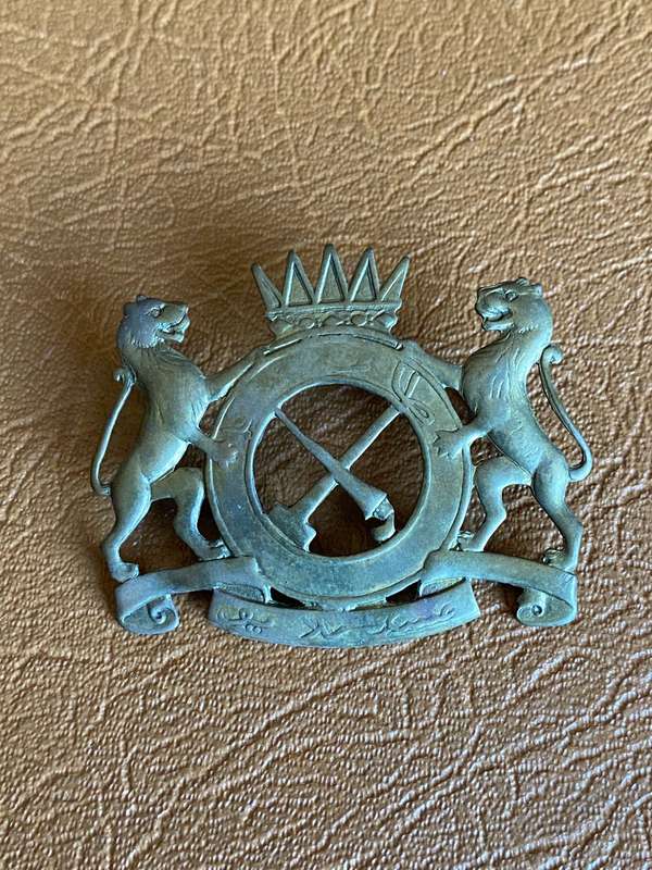 ROYAL MALAY REGIMENT BRASS CAP BADGE-1932-1956- 2 LUGS