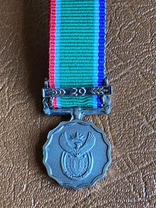 MINIATURE SANDF LONG SERVICE MEDAL WITH 20 YEAR CLASP