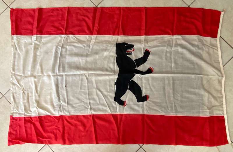 VINTAGE BERLIN CITY FLAG-TWO SIDED-MEASURES 97X150 COTTON