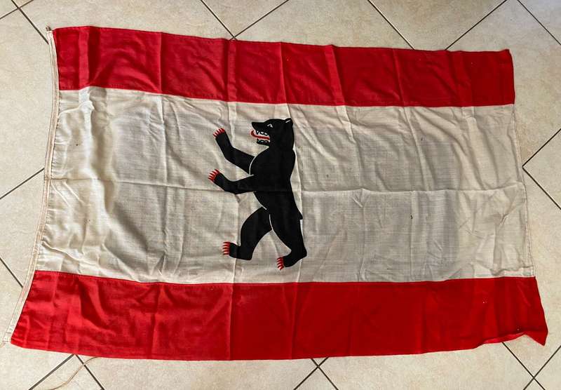 VINTAGE BERLIN CITY FLAG-TWO SIDED-MEASURES 97X150 COTTON