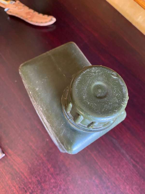 SA SPECIAL FORCES 2L WATER BOTTLE-PLEASE NOTE THE STOPPER AT THE BOTTOM IN PICS