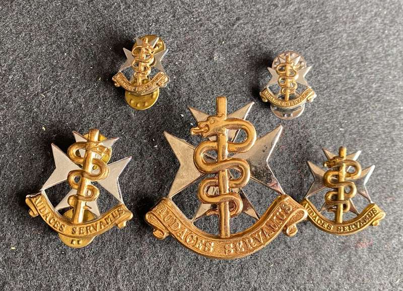 SAMS,BI/METAL CAP,COLLARS AND TWO MESS DRESS COLLARS-WORN FROM 1983-LUGS + PINS INTACT