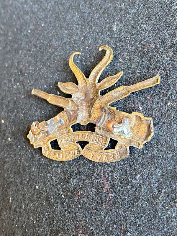 SA HEAVY ARTILLERY CAP BADGE-WORN 1915-1919- 2 LUGS