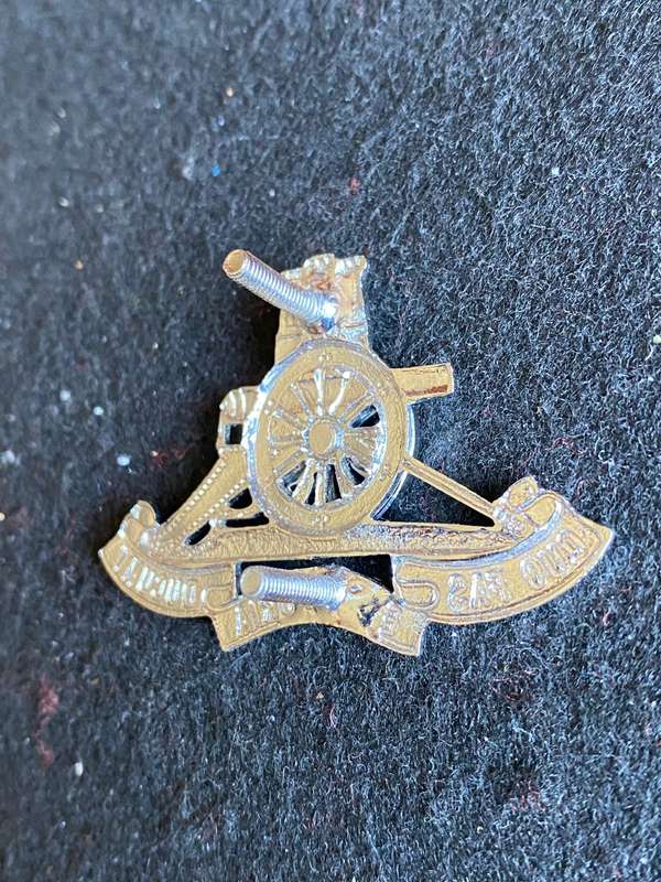CAPE GARRISON,CHROMED CAP BADGE-APPROVED 1976- 2 LUGS