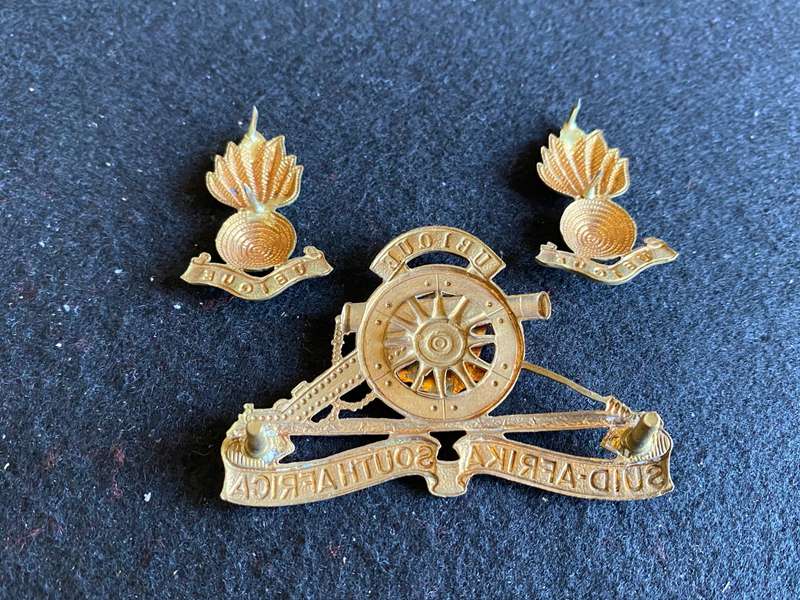REGT. POTCH UNIVERSITEIT CAP AND COLLARS-WORN 1963-1976-LUGS + PINS COMPLETE