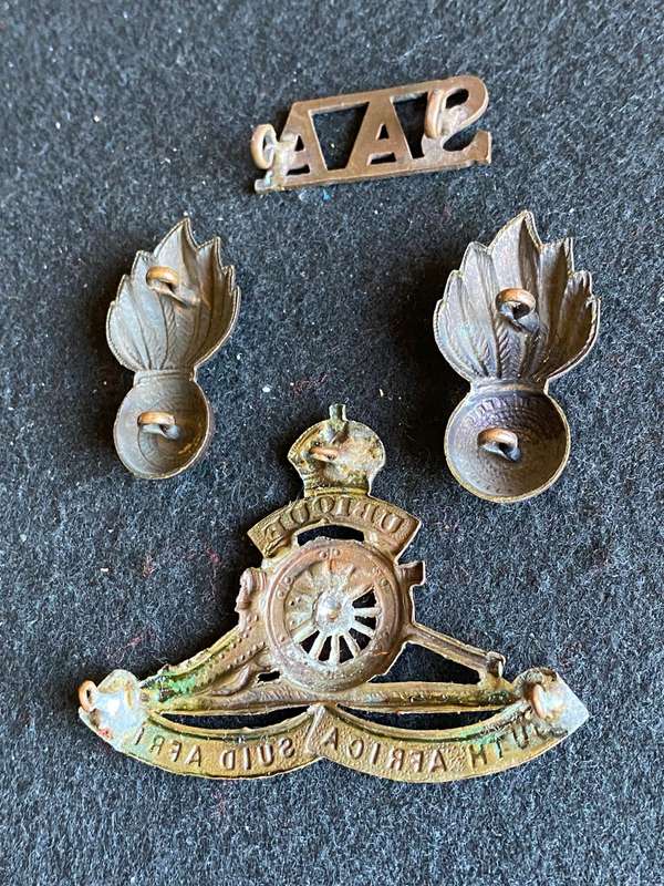 SA ARTILLERY CAP AND COLLARS-WORN 1937-1946-LUGS COMPLETE-SOLD WITH ONE TITLE