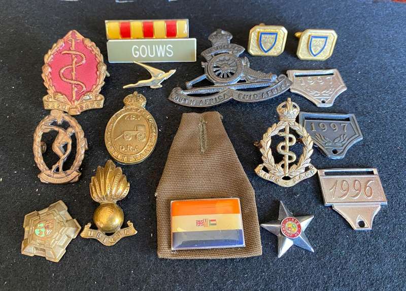 MIXED LOT OF BADGES-SOLD TOGETHER 17 IN TOTAL