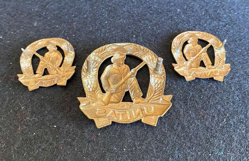 COMMANDOS CAP AND COLLARS-WORN 1963-1970'S-LUGS + PINS COMPLETE