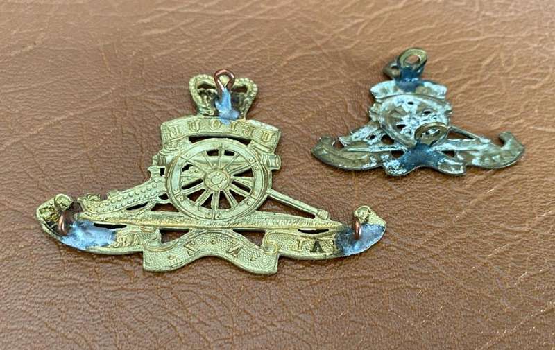 ROYAL NEW ZEALAND ARTILLERY CAP BADGES-LUGS COMPLETE