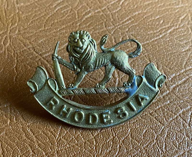 RHODESIA AIR FORCE CAP BADGE-WORN WW2- 2 LUGS