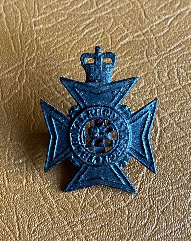 ROYAL RHODESIA REGIMENT QC CAP BADGE-WORN 1957-1972- LUGS COMPLETE