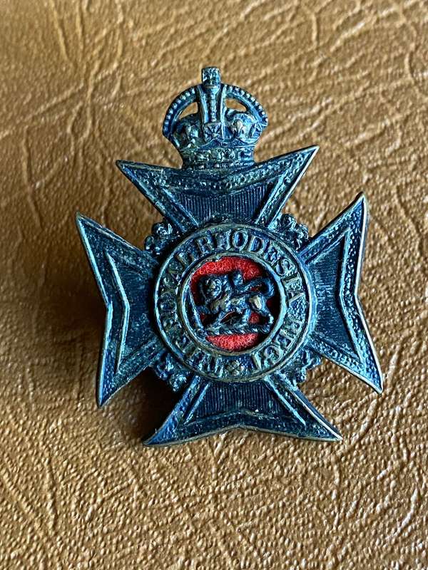 RHODESIA REGIMENT HAT BADGE-WORN 1926-47- 2 LUGS