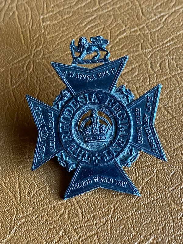 RHODESIAN REGT. BERET BADGE-WORN 1970-80- 2 LUGS
