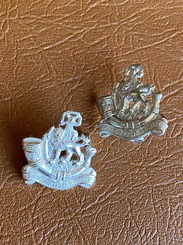 RHODESIAN LIGHT INF. ANODISED CAP AND COLLAR BADGE-WORN 1972-80- LUGS COMPLETE