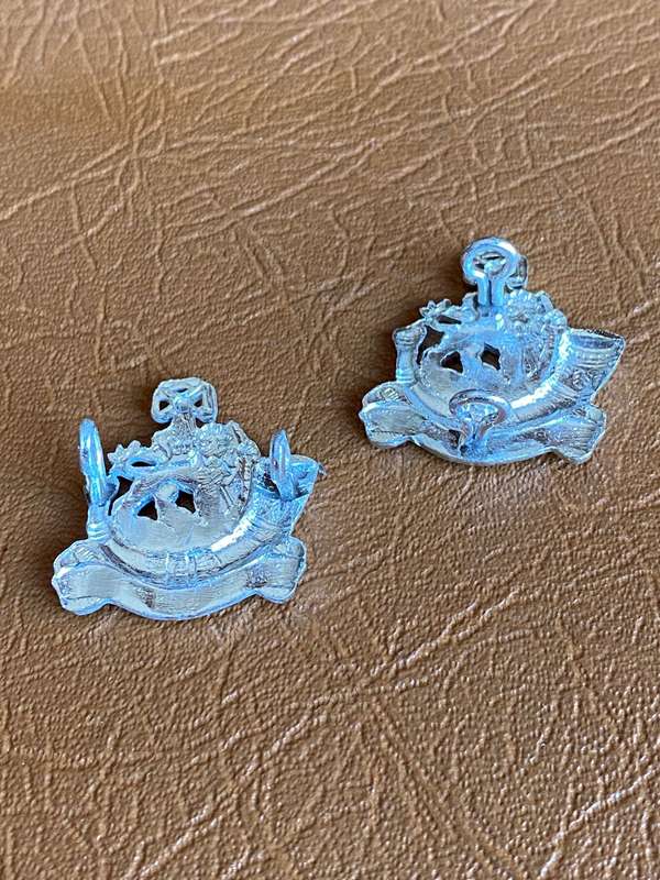 RHODESIAN LIGHT INF. ANODISED CAP AND COLLAR BADGE-WORN 1972-80- LUGS COMPLETE