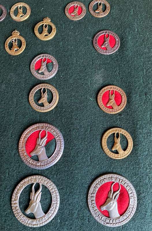 SELECTION OF 18 SA CAP AND COLLAR BADGES- WORN FROM WW1-UNION PERIOD