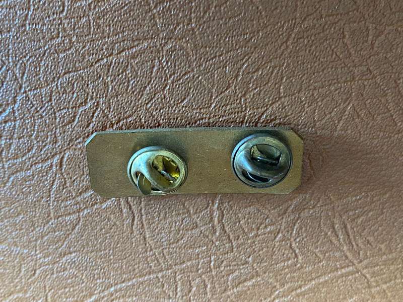 SADF FIRST CLASS SHOT BADGE -BRASS RIFLE- 2 PINS
