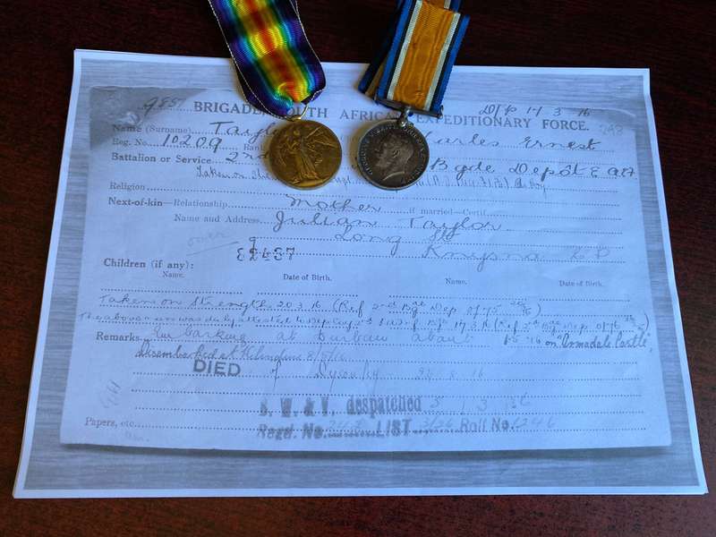 GROUP OF 2 TO 10209-PRIVATE C.E. TAYLOR-2ND SA INF. WAR MEDAL (4TH SA HORSE) VICTORY MEDAL (4TH SA H
