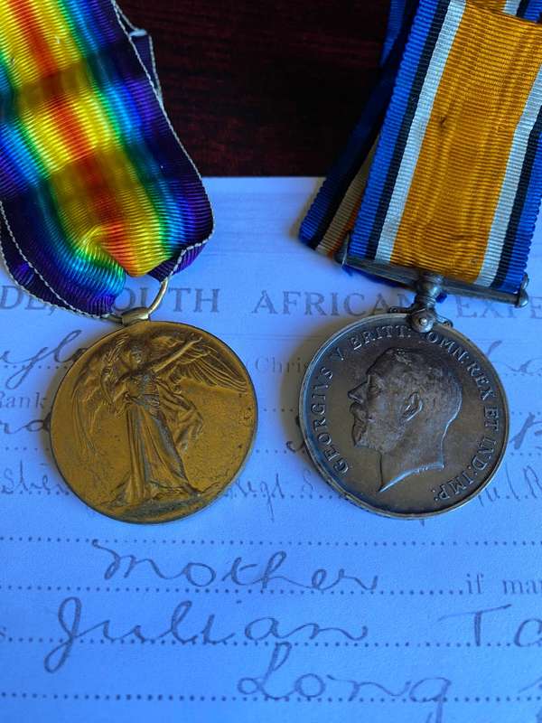 GROUP OF 2 TO 10209-PRIVATE C.E. TAYLOR-2ND SA INF. WAR MEDAL (4TH SA HORSE) VICTORY MEDAL (4TH SA H